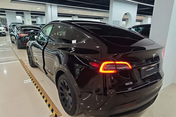 Used Tesla Model Y 2021 Standard Range Rear-Wheel Drive Version Rear Left 45 Deg