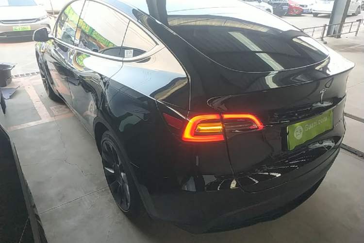 Used Tesla Model Y 2021 Standard Range Rear-Wheel Drive Version Rear Left 45 Deg