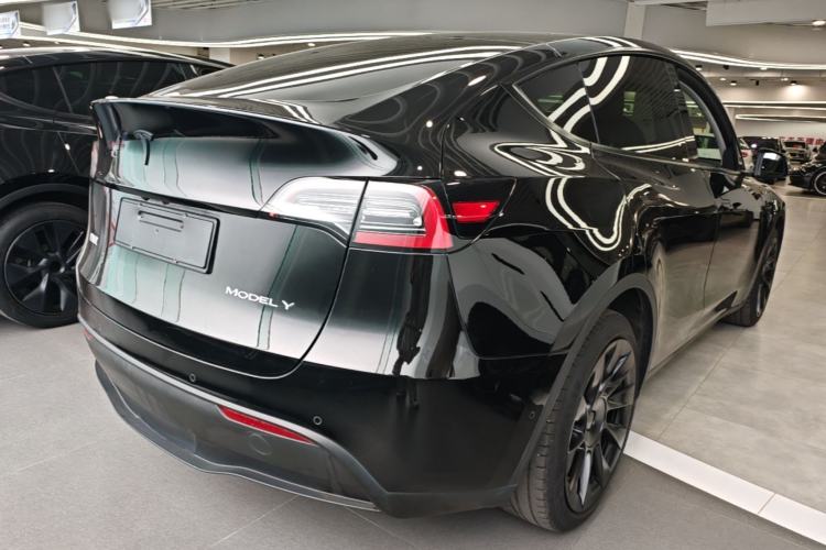 Used Tesla Model Y 2021 Revised Version 2 Long-Range All-Wheel-Drive Edition Rear Right 45 Deg