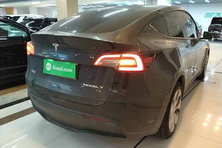 Used Tesla Model Y 2021 Long-Range All-Wheel-Drive Version Rear Right 45 Deg