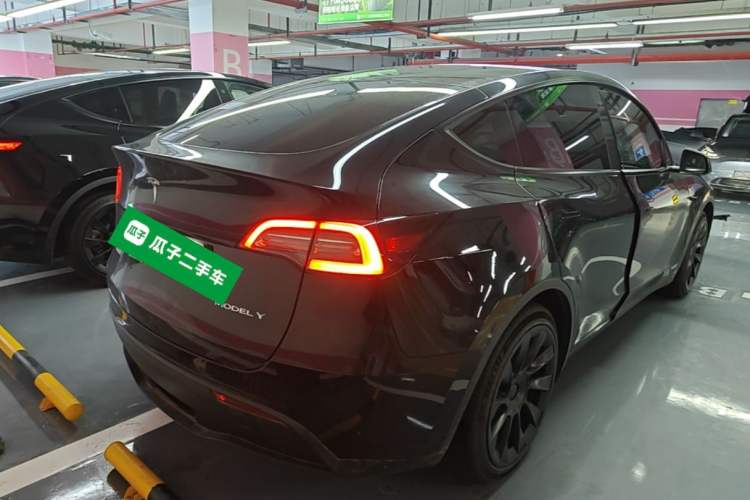 Used Tesla Model Y 2021 Standard Range Rear-Wheel Drive Version Rear Right 45 Deg