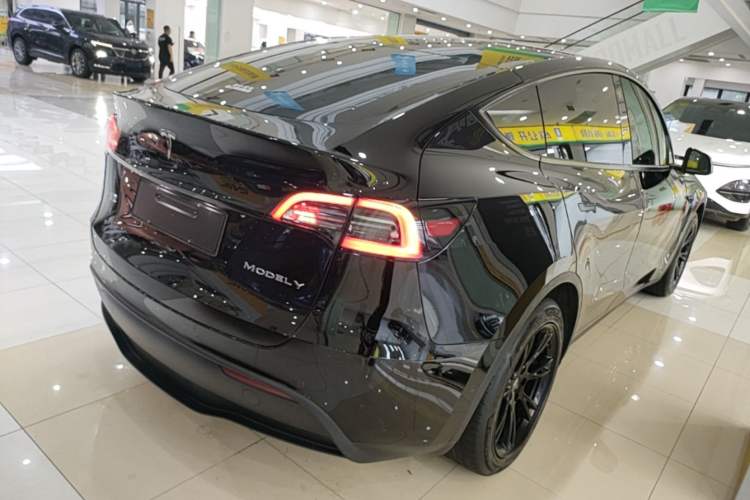 Used Tesla Model Y 2021 Standard Range Rear-Wheel Drive Version Rear Right 45 Deg