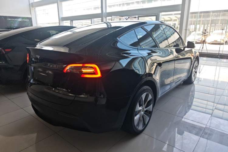 Used Tesla Model Y 2021 Revised Version 2 Long-Range All-Wheel-Drive Edition Rear Right 45 Deg