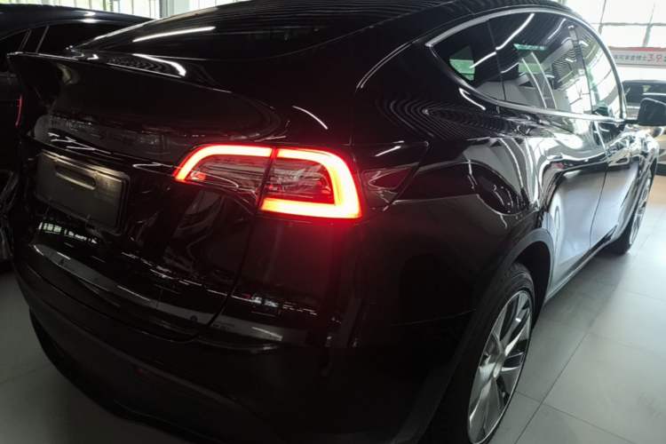 Used Tesla Model Y 2021 Revised Version 2 Long-Range All-Wheel-Drive Edition Rear Right 45 Deg