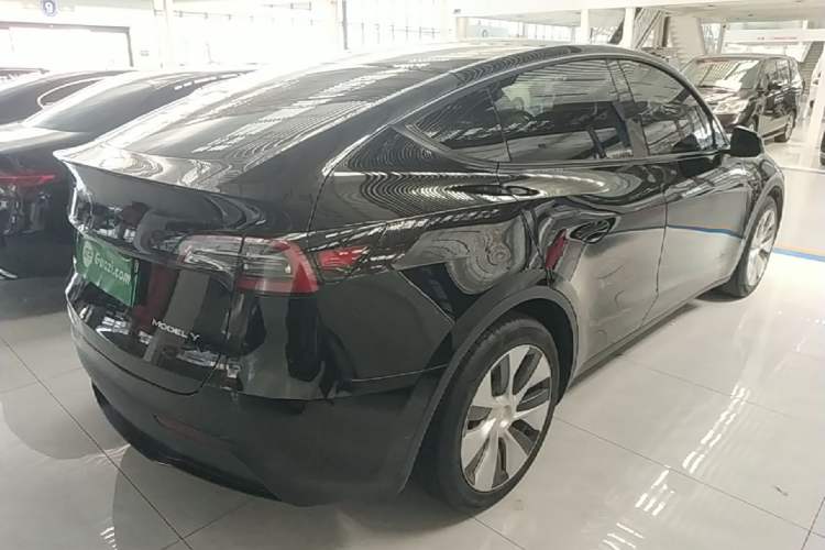 Used Tesla Model Y 2021 Standard Range Rear-Wheel Drive Version Rear Right 45 Deg