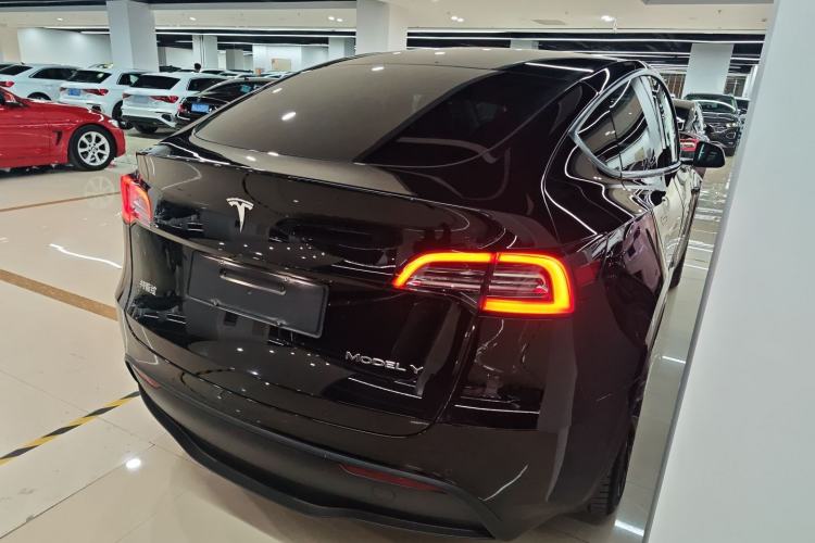 Used Tesla Model Y 2021 Standard Range Rear-Wheel Drive Version Rear Right 45 Deg