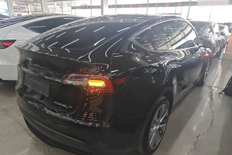 Used Tesla Model Y 2021 Standard Range Rear-Wheel Drive Version Rear Right 45 Deg