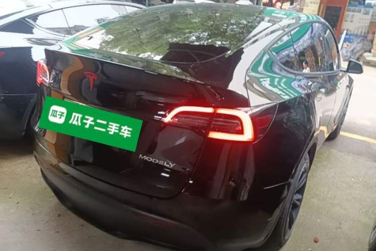 Used Tesla Model Y 2021 Standard Range Rear-Wheel Drive Version Rear Right 45 Deg