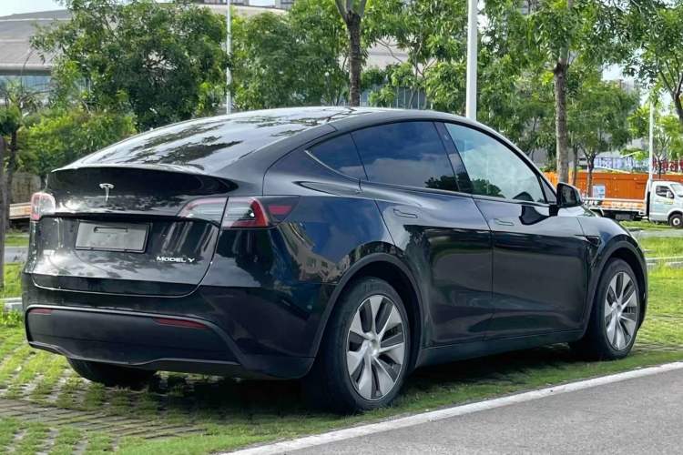 Used Tesla Model Y 2021 Standard Range Rear-Wheel Drive Version Rear Right 45 Deg