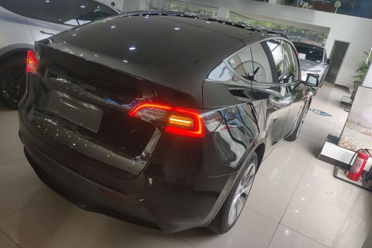 Used Tesla Model Y 2021 Long-Range All-Wheel-Drive Version Rear Right 45 Deg