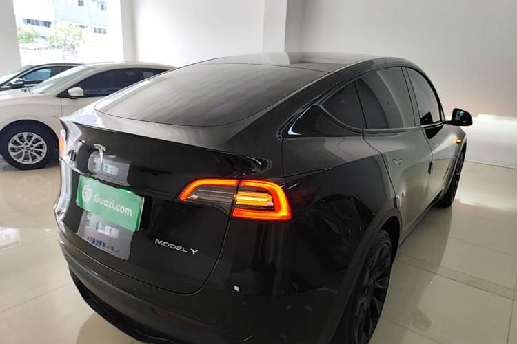 Used Tesla Model Y 2021 Standard Range Rear-Wheel Drive Version Rear Right 45 Deg