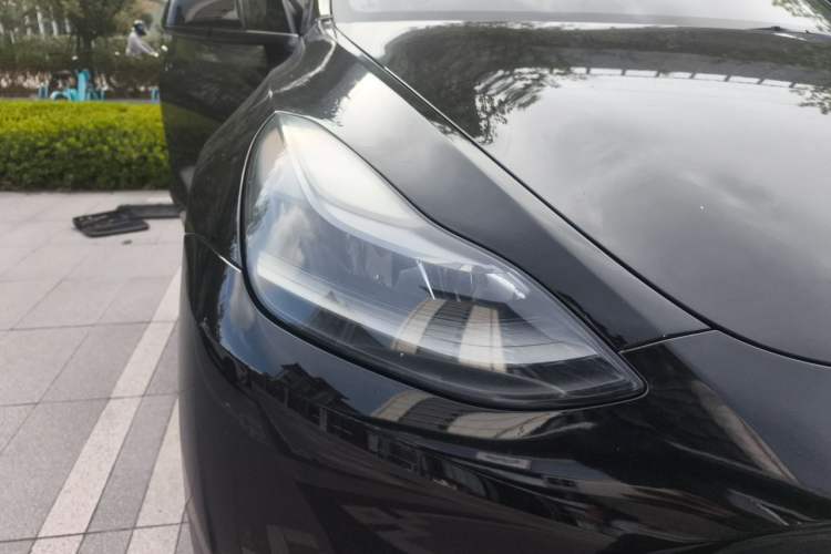 Used Tesla Model Y 2021 Standard Range Rear-Wheel Drive Version Right Front Headlight