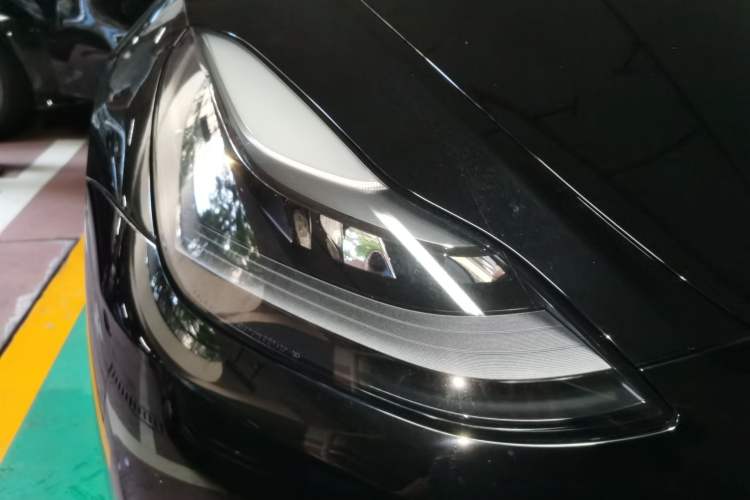Used Tesla Model Y 2021 Standard Range Rear-Wheel Drive Version Right Front Headlight