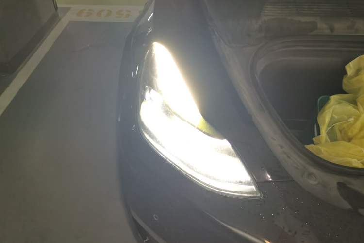 Used Tesla Model Y 2021 Standard Range Rear-Wheel Drive Version Right Front Headlight