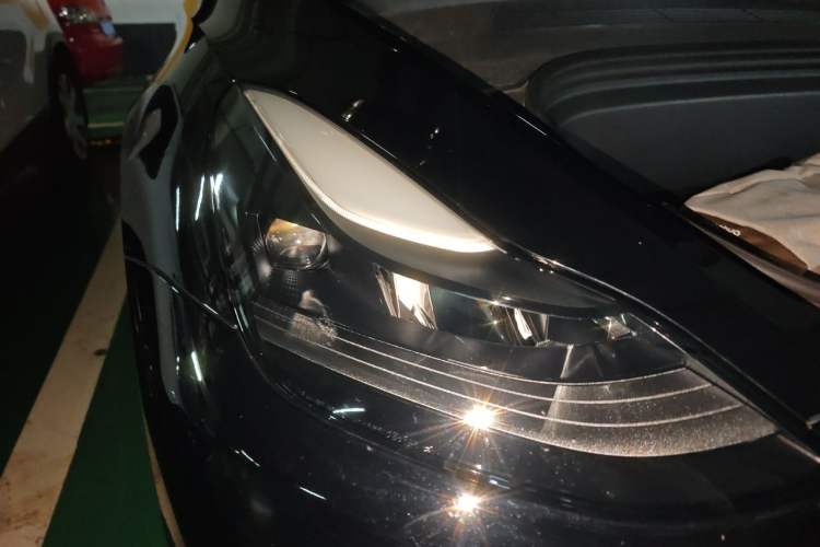 Used Tesla Model Y 2021 Standard Range Rear-Wheel Drive Version Right Front Headlight