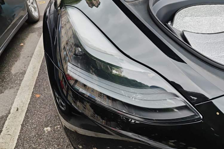 Used Tesla Model Y 2021 Standard Range Rear-Wheel Drive Version Right Front Headlight