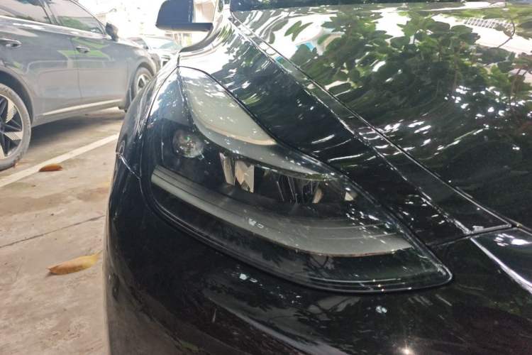 Used Tesla Model Y 2021 Standard Range Rear-Wheel Drive Version Right Front Headlight