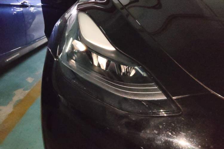 Used Tesla Model Y 2021 Standard Range Rear-Wheel Drive Version Right Front Headlight