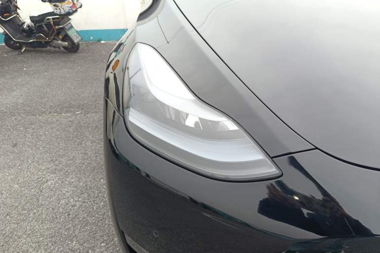 Used Tesla Model Y 2021 Standard Range Rear-Wheel Drive Version Right Front Headlight