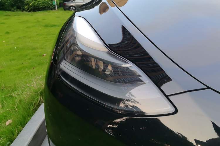 Used Tesla Model Y 2021 Long-Range All-Wheel-Drive Version 3D7 Right Front Headlight