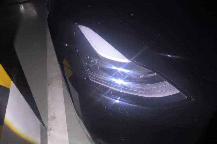 Used Tesla Model Y 2021 Standard Range Rear-Wheel Drive Version Right Front Headlight
