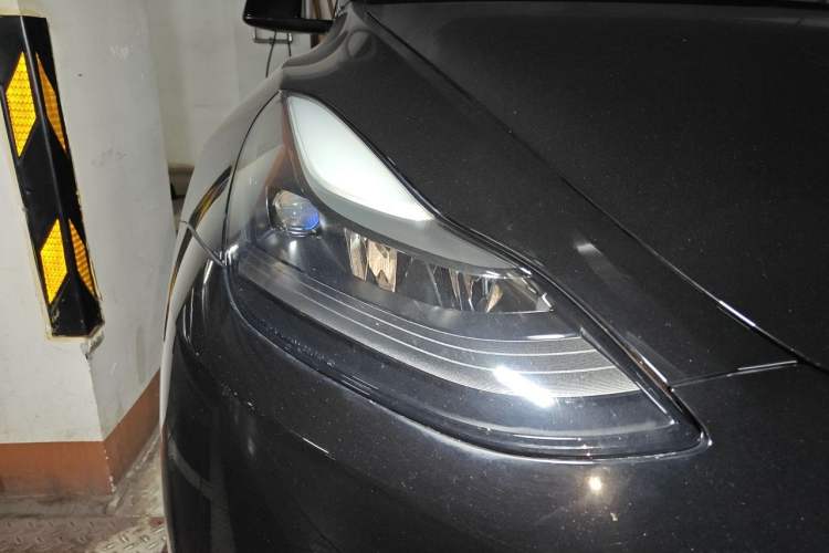 Used Tesla Model Y 2021 Long-Range All-Wheel-Drive Version Right Front Headlight