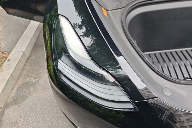 Used Tesla Model Y 2021 Standard Range Rear-Wheel Drive Version Right Front Headlight