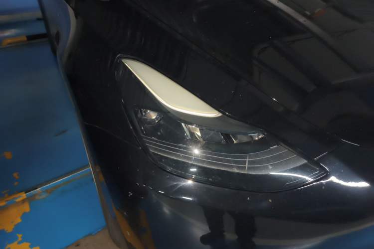 Used Tesla Model Y 2021 Standard Range Rear-Wheel Drive Version Right Front Headlight