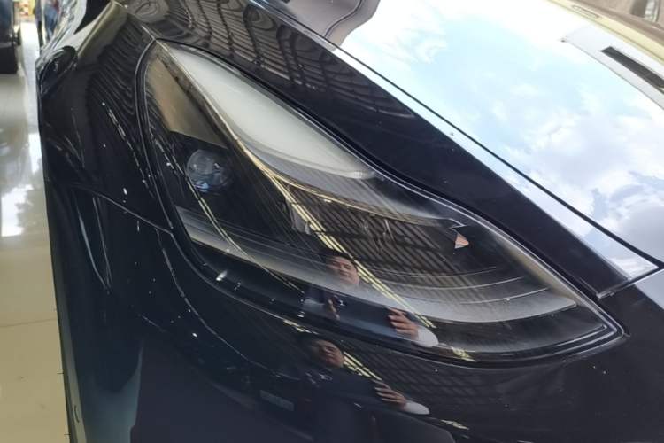 Used Tesla Model Y 2021 Standard Range Rear-Wheel Drive Version Right Front Headlight