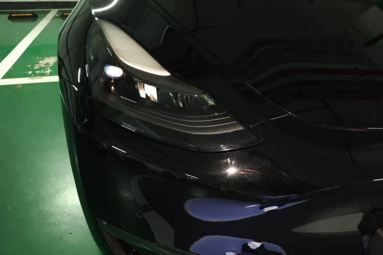 Used Tesla Model Y 2021 Standard Range Rear-Wheel Drive Version Right Front Headlight