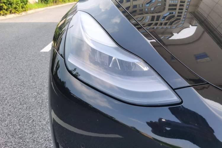 Used Tesla Model Y 2021 Standard Range Rear-Wheel Drive Version Right Front Headlight