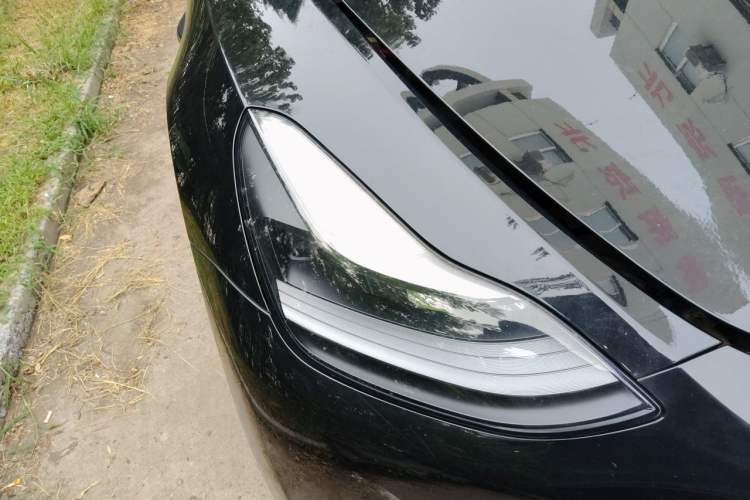 Used Tesla Model Y 2021 Standard Range Rear-Wheel Drive Version Right Front Headlight