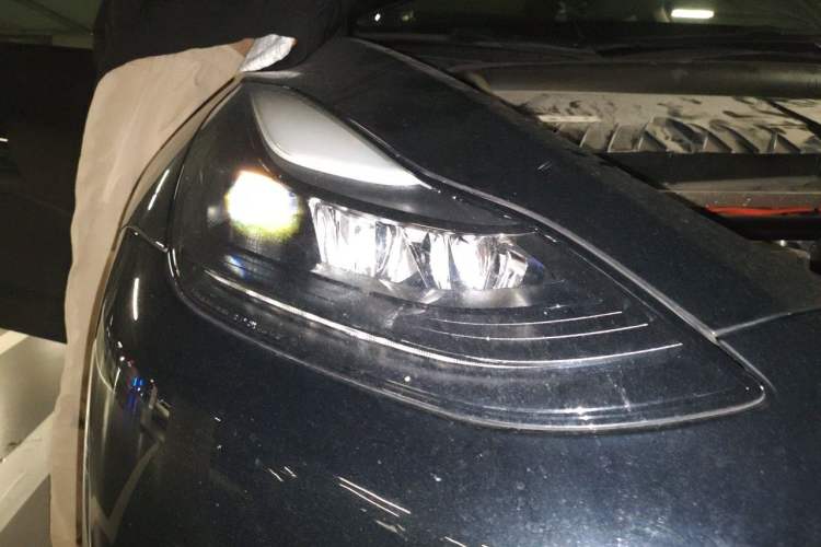 Used Tesla Model Y 2021 Standard Range Rear-Wheel Drive Version Right Front Headlight