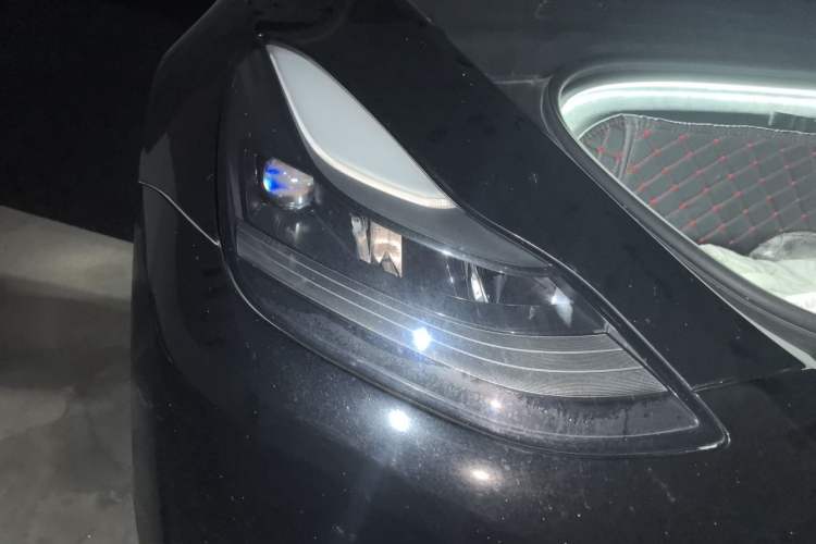 Used Tesla Model Y 2021 Standard Range Rear-Wheel Drive Version Right Front Headlight