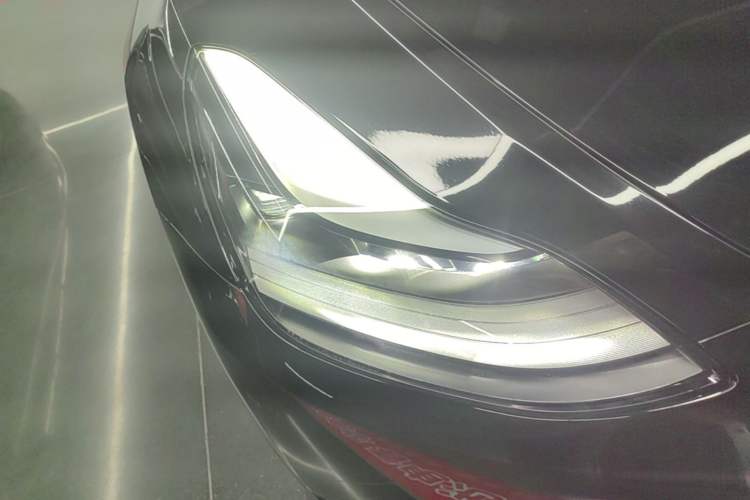 Used Tesla Model Y 2021 Standard Range Rear-Wheel Drive Version Right Front Headlight