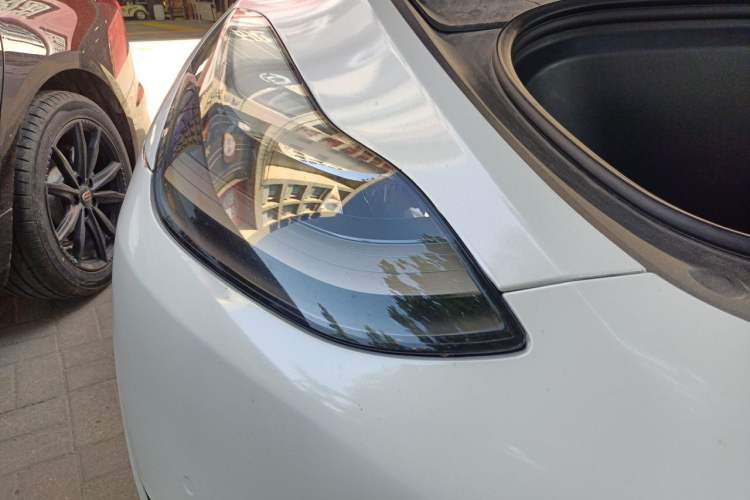 Used Tesla Model Y 2021 Standard Range Rear-Wheel Drive Version Right Front Headlight