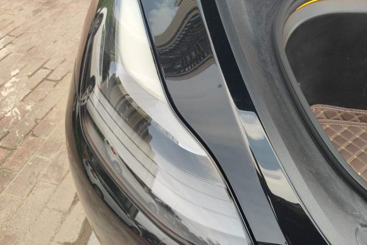 Used Tesla Model Y 2021 Standard Range Rear-Wheel Drive Version Right Front Headlight