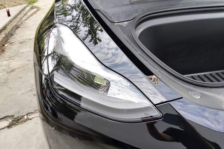 Used Tesla Model Y 2021 Standard Range Rear-Wheel Drive Version Right Front Headlight