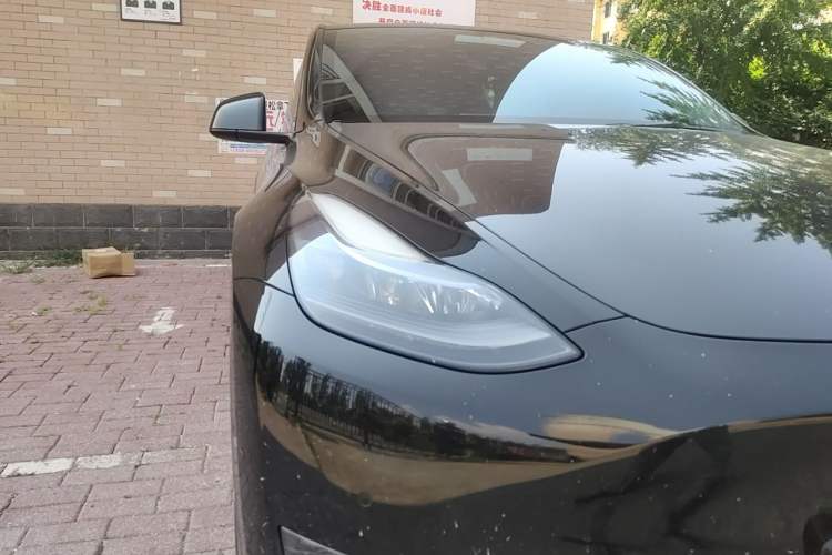 Used Tesla Model Y 2021 Standard Range Rear-Wheel Drive Version Right Front Headlight
