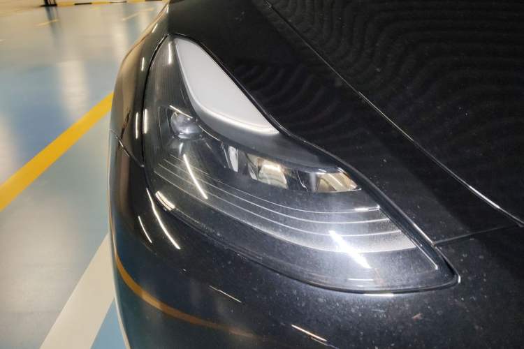 Used Tesla Model Y 2021 Standard Range Rear-Wheel Drive Version Right Front Headlight