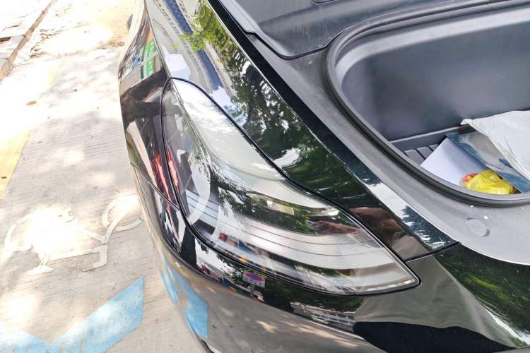 Used Tesla Model Y 2021 Standard Range Rear-Wheel Drive Version Right Front Headlight