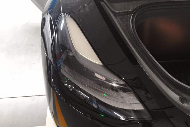 Used Tesla Model Y 2021 Standard Range Rear-Wheel Drive Version Right Front Headlight