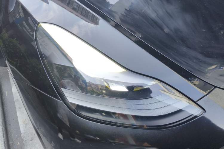 Used Tesla Model Y 2021 Standard Range Rear-Wheel Drive Version Right Front Headlight