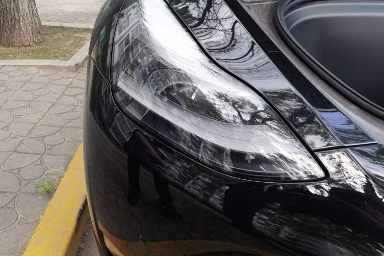 Used Tesla Model Y 2021 Standard Range Rear-Wheel Drive Version Right Front Headlight