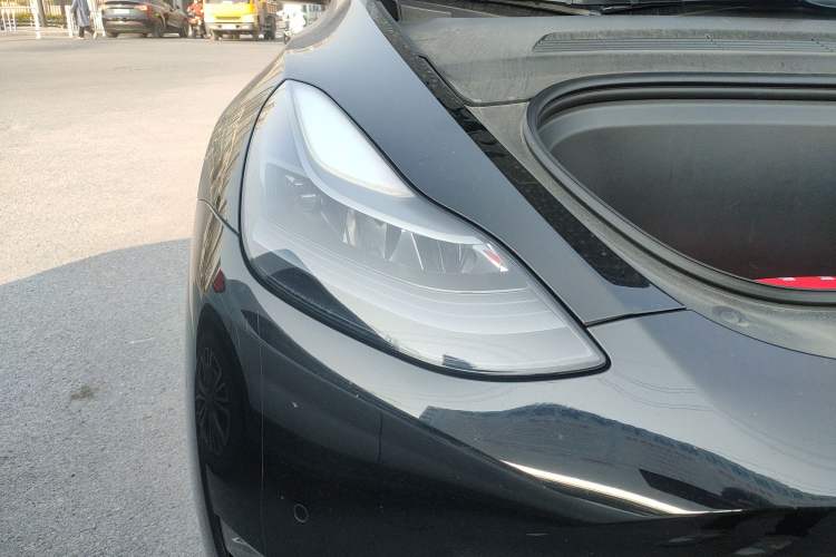 Used Tesla Model Y 2021 Standard Range Rear-Wheel Drive Version Right Front Headlight