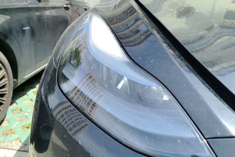 Used Tesla Model Y 2021 Standard Range Rear-Wheel Drive Version Right Front Headlight