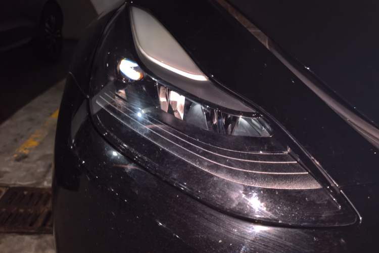 Used Tesla Model Y 2021 Standard Range Rear-Wheel Drive Version Right Front Headlight