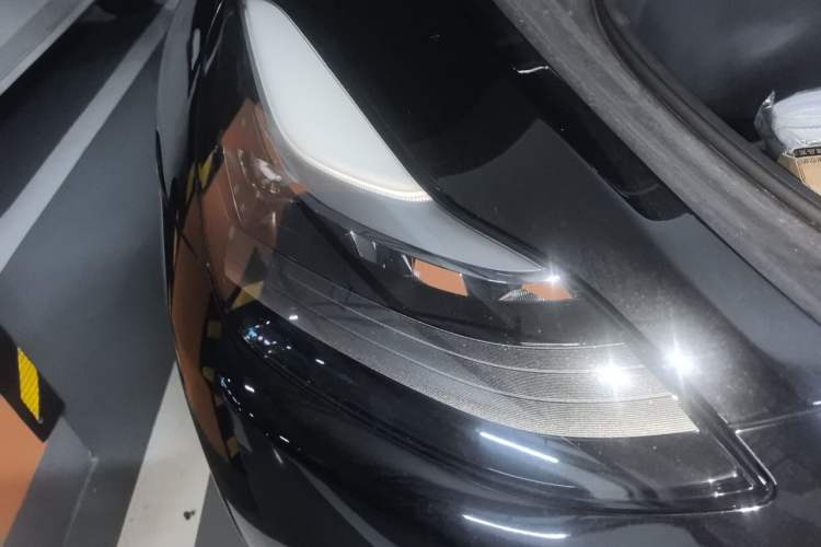 Used Tesla Model Y 2021 Standard Range Rear-Wheel Drive Version Right Front Headlight
