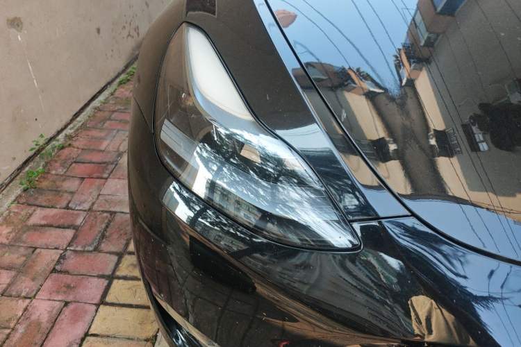 Used Tesla Model Y 2021 Standard Range Rear-Wheel Drive Version Right Front Headlight