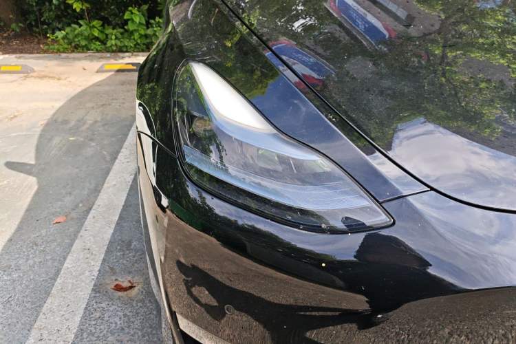 Used Tesla Model Y 2021 Standard Range Rear-Wheel Drive Version Right Front Headlight